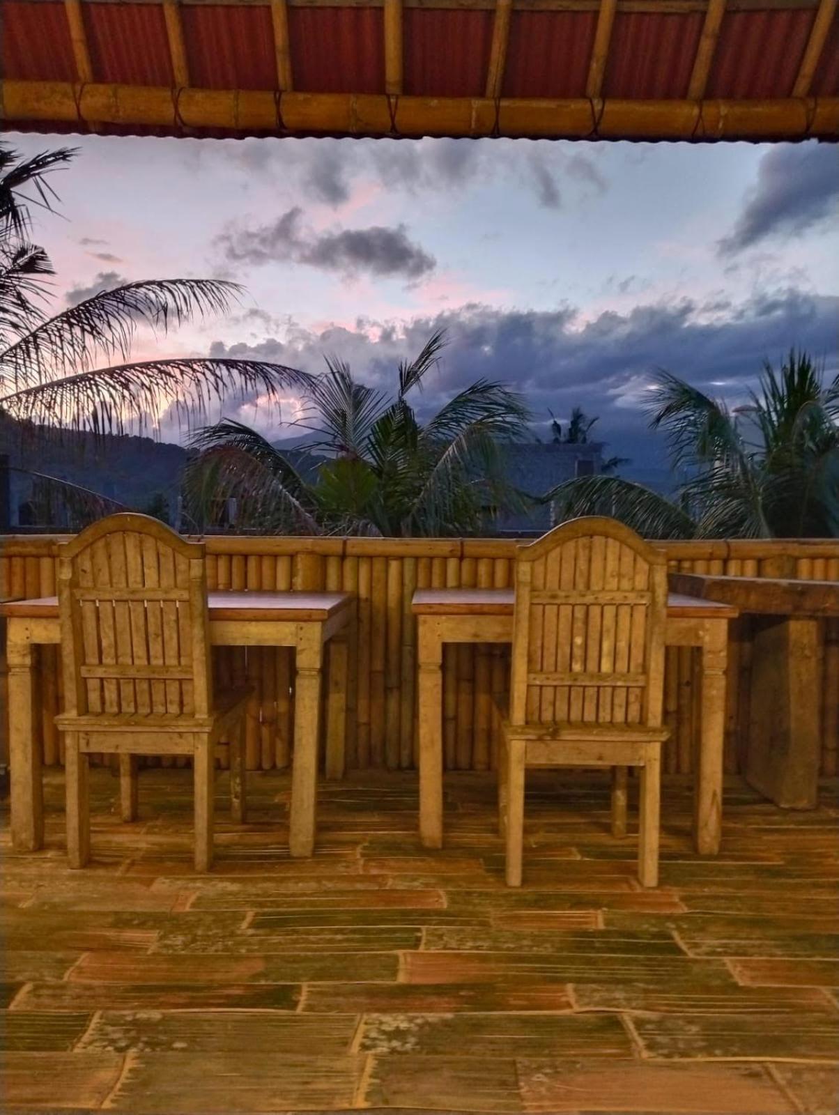 Amed Stop Inn Homestay, Rooftop Restaurant And Bar Exterior foto