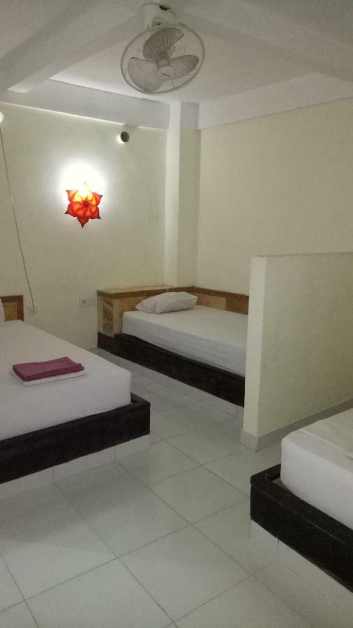 Amed Stop Inn Homestay, Rooftop Restaurant And Bar Exterior foto