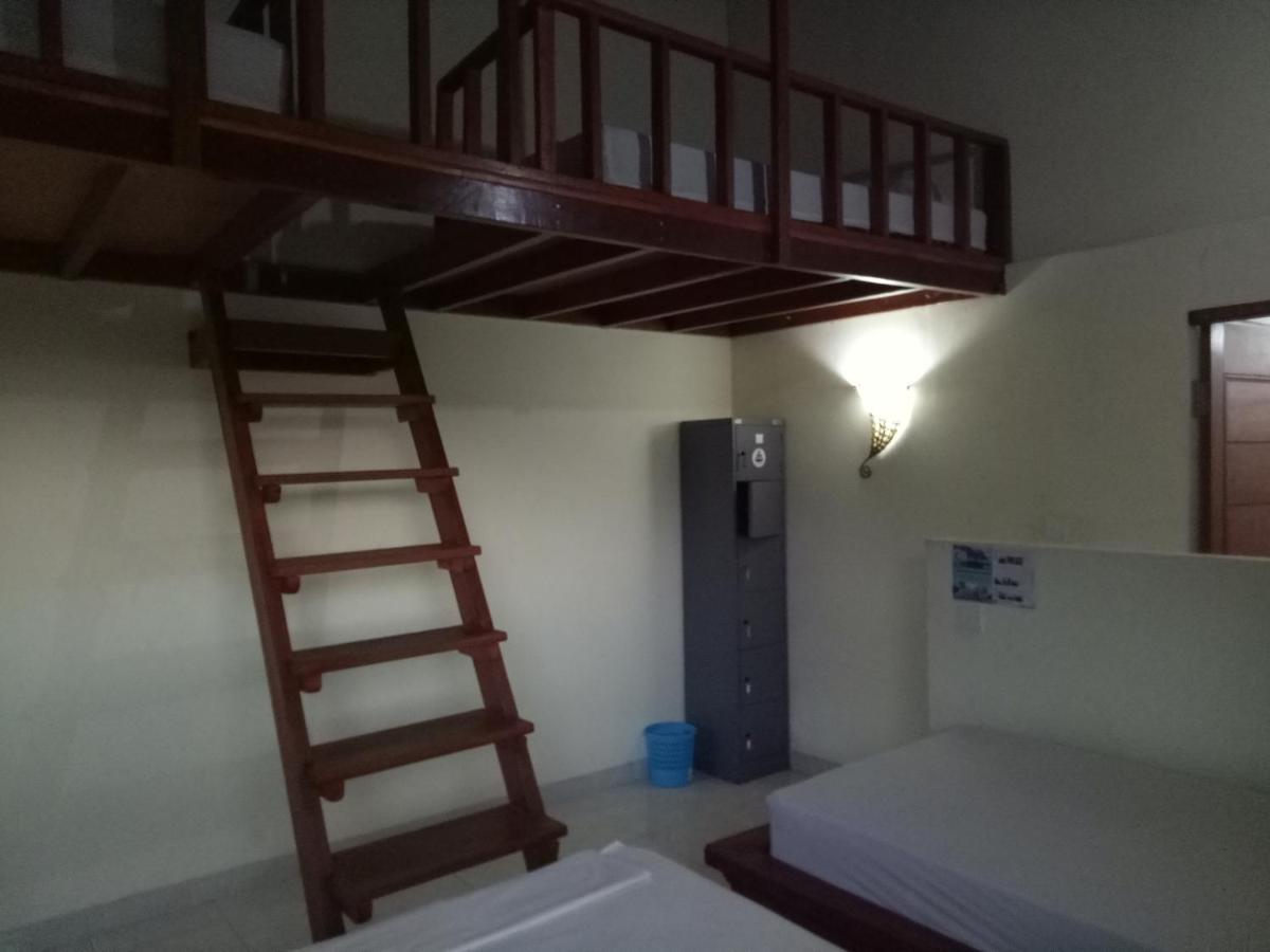 Amed Stop Inn Homestay, Rooftop Restaurant And Bar Exterior foto